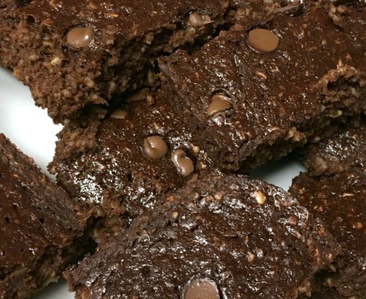 delicious healthier brownies to curb that chocolate craving! these are whole grain and packed with protein!