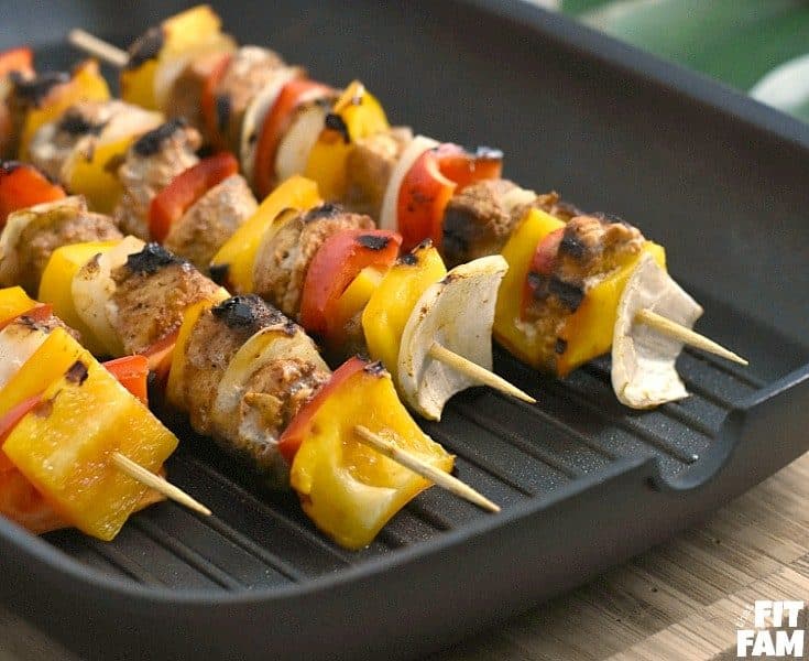 chicken fajita kabobs are so easy to make on the grill! perfect for a healthy barbecue, cinco de mayo, or any summer party! Great recipe for sticking to your diet, low carb, low fat, mexican food #lowcarb #dietfood #macros #iifym