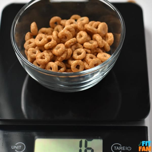 how to weigh your food and track macros accurately for fat loss, weight loss, and muscle building #iifym #iifymdiet #macros