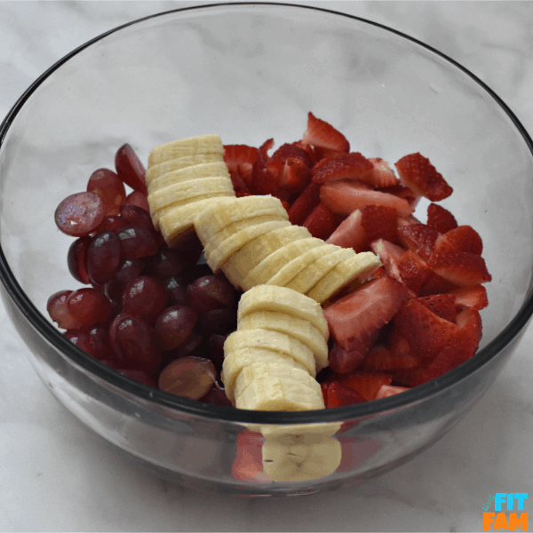 strawberry yogurt fruit salad. such a great side dish for holiday parties! its so easy to make, and is a relatively healthy party food! perfect for Thanksgiving and Christmas! marshmallow fruit salad #partyfood #fruitsalad