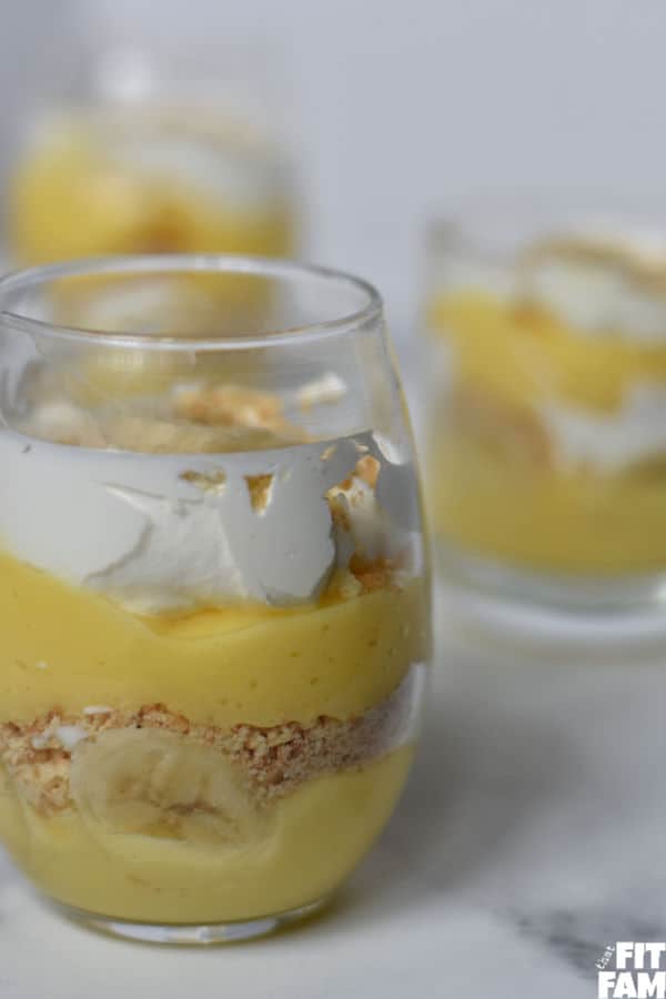 healthy banana cream pie dessert